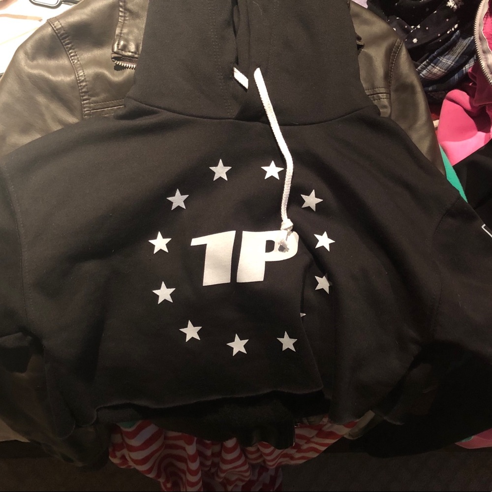 1st Phorm Cropped Hoodie